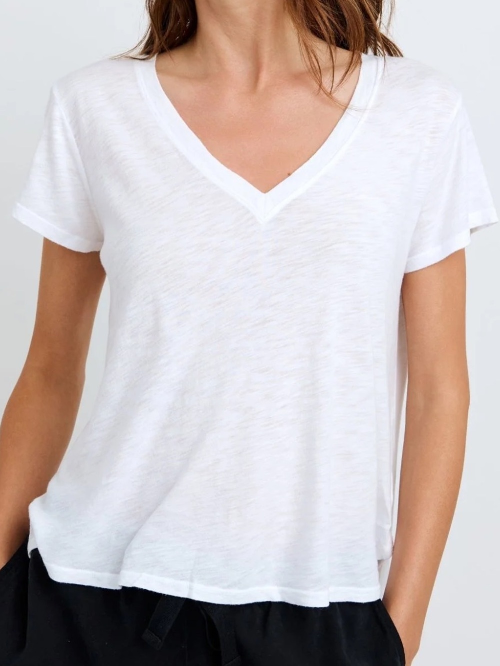 Bella Dahl White V-Neck Women's Tee